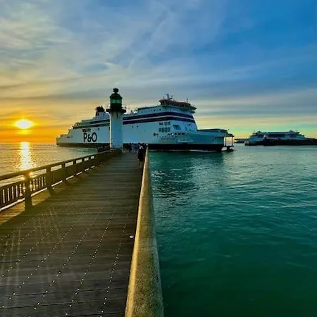 Le Chateau D'eau - Quartier Calme - Proche Commerce - - - Eurotunnel - Ferry * Calais