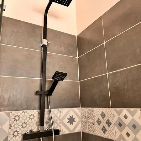 Le Chateau D'eau - Quartier Calme - Proche Commerce - - - Eurotunnel - Ferry * Calais